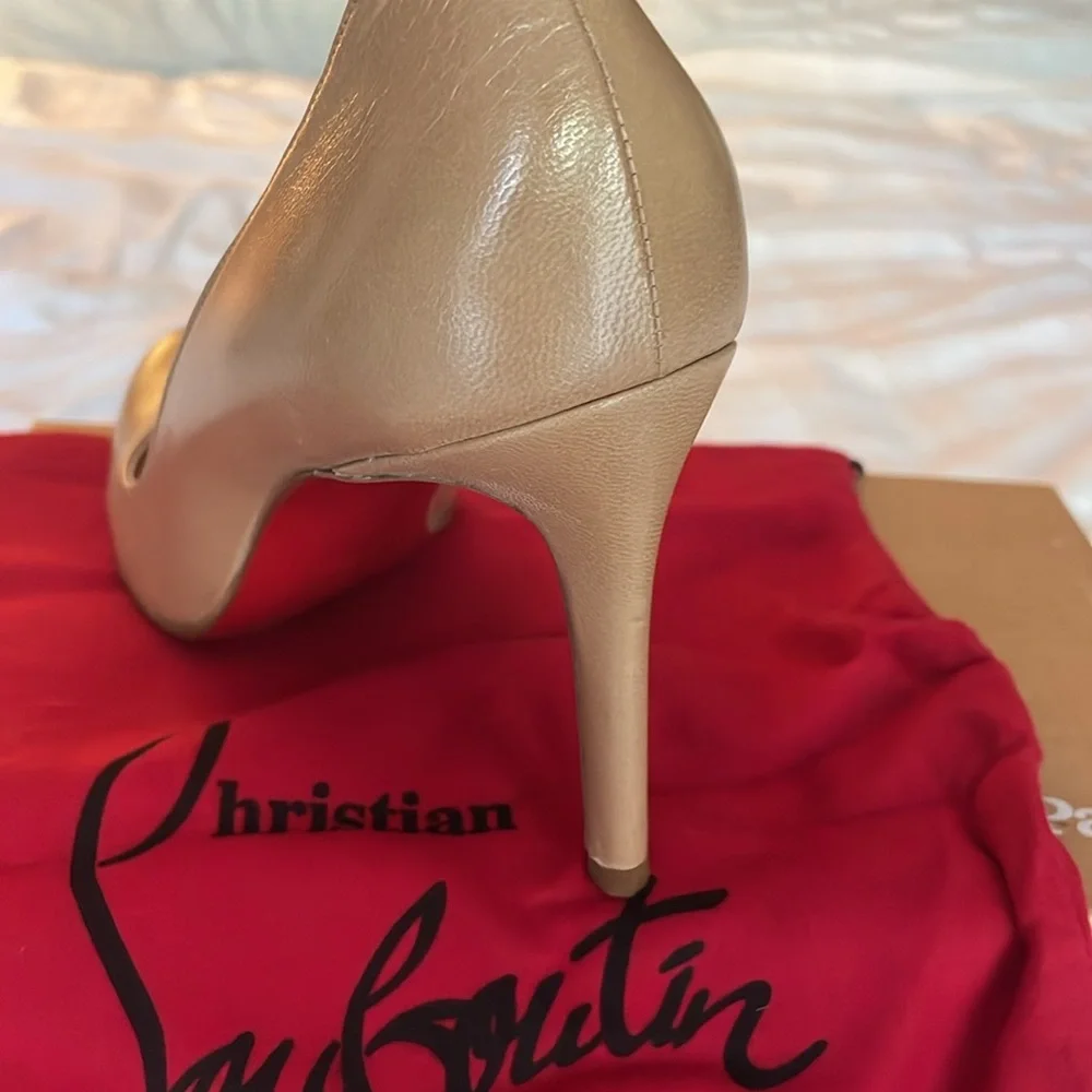 Christian Louboutin Beige Leather Simple Pump - Picture 4 of 5